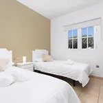 Home2book Luxury Escape, Private Pool & Bbq Villa