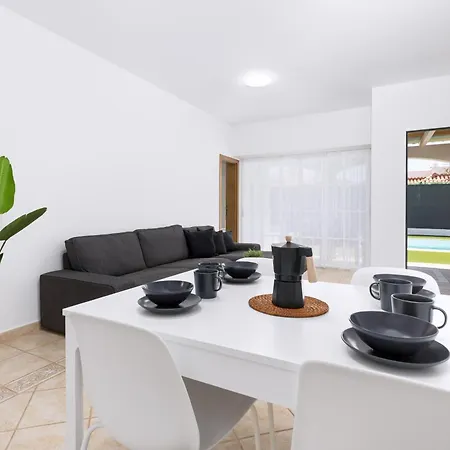 Home2book Luxury Escape, Private Pool & Bbq Βίλα